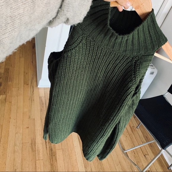 Sweater - Picture 1 of 4